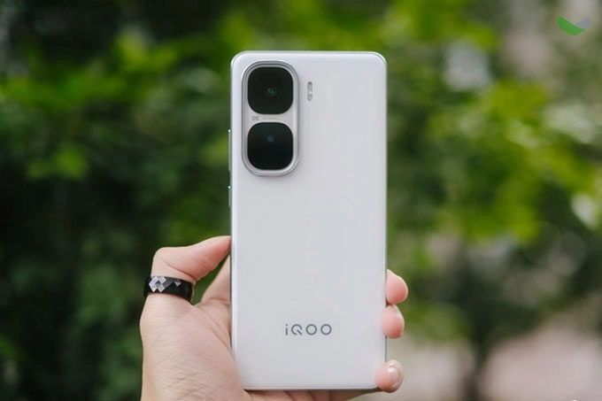 iQOO Neo10 với Snapdragon 8 Gen 3 giá chỉ 8 triệu đồng