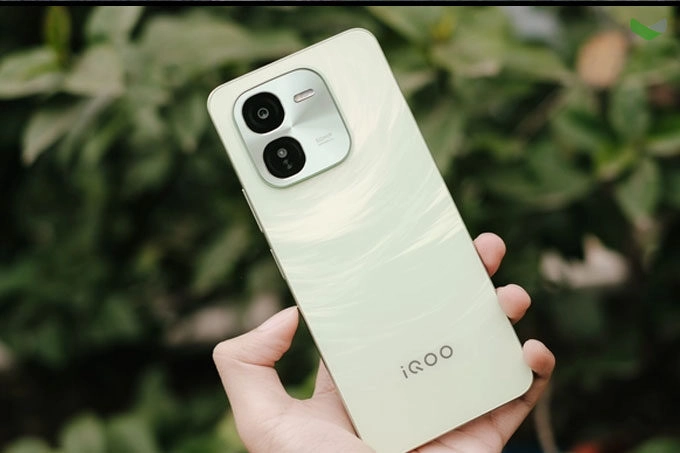 iQOO Z9x smartphone giá rẻ đáng mua với pin 6000mAh và chip Snapdragon