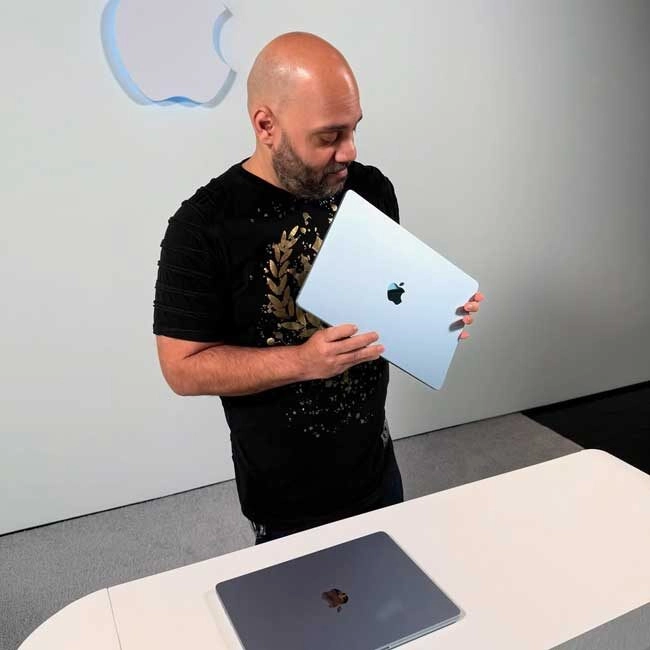 MacBook Air M4 ra mắt màu Sky Blue giá chỉ từ 26,99 triệu đồng