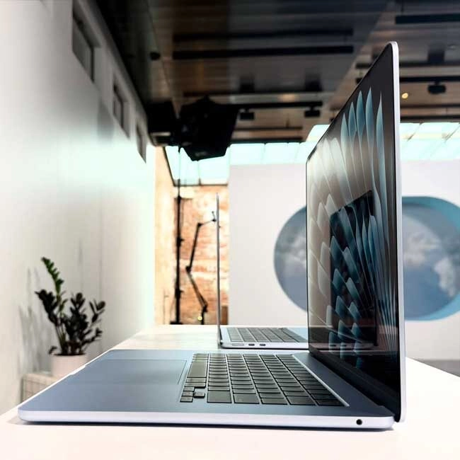 MacBook Air M4 ra mắt màu Sky Blue giá chỉ từ 26,99 triệu đồng