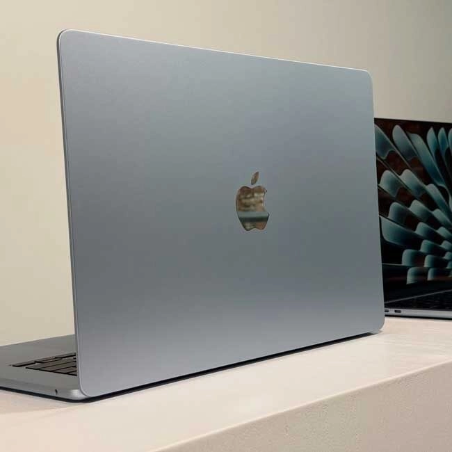 MacBook Air M4 ra mắt màu Sky Blue giá chỉ từ 26,99 triệu đồng