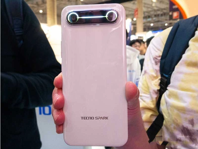 Tecno Spark Slim điện thoại siêu mỏng đe dọa Apple và Samsung