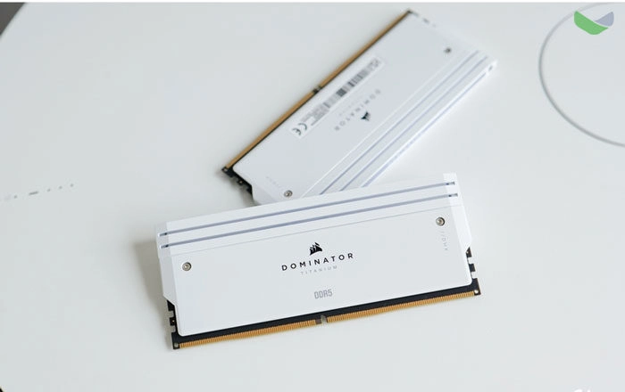 Khám phá CORSAIR DOMINATOR TITANIUM RGB DDR5 RAM cao cấp và tùy biến