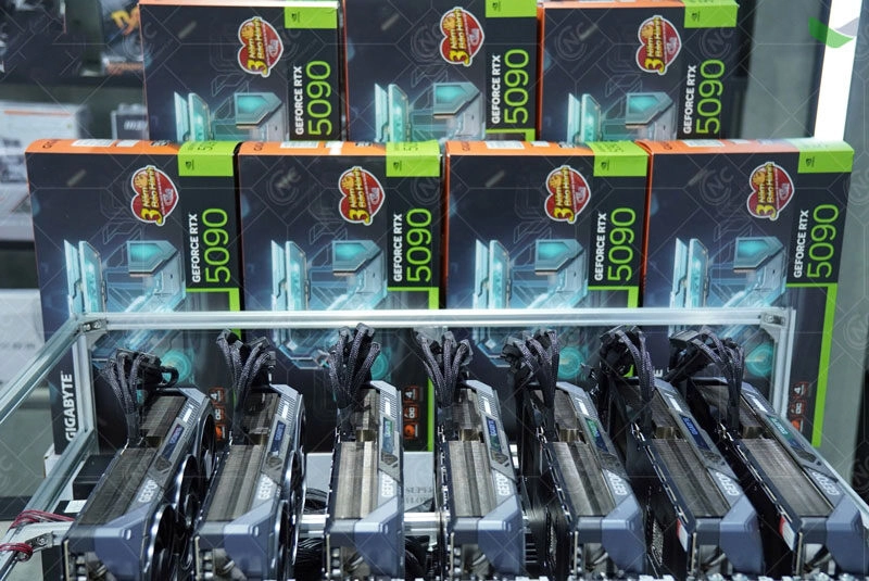 Khám Phá Dàn PC 1 Tỷ Đồng Với 7 Card RTX 5090 Cho AI